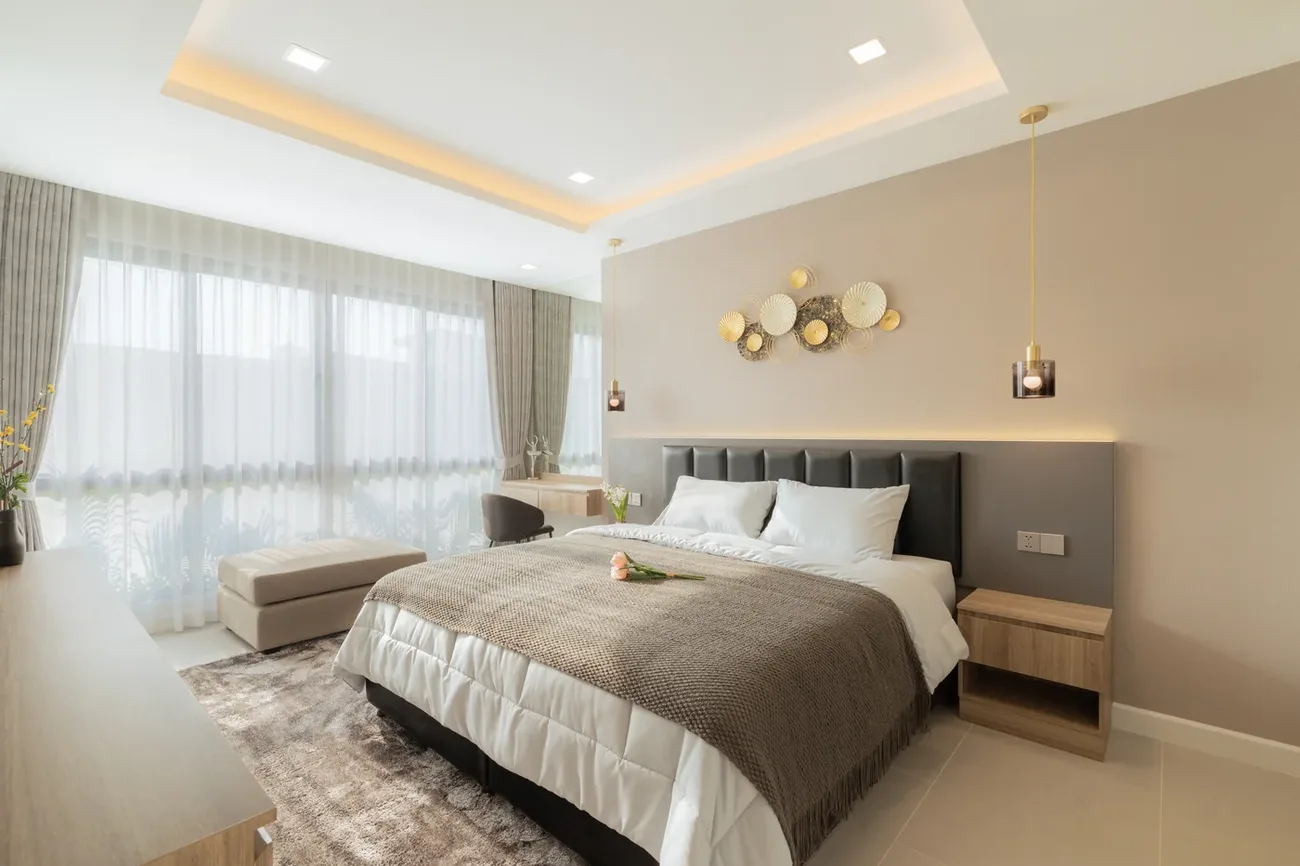 Show suite bedroom
